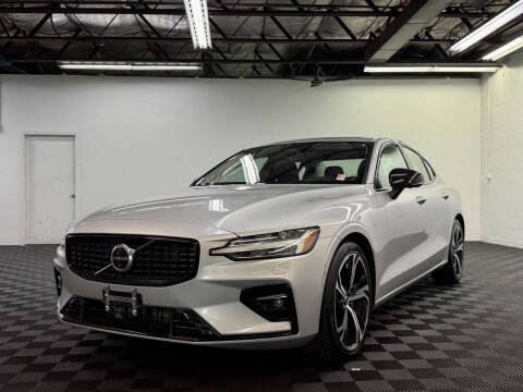 2024 Volvo S60 B5 Plus Dark Theme