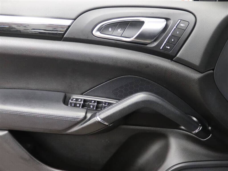 2017 Porsche Cayenne Platinum Edition