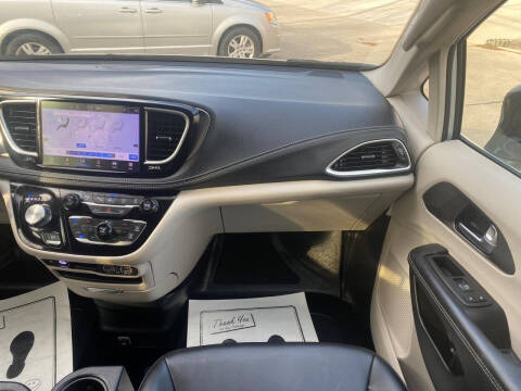 2024 Chrysler Pacifica Touring L