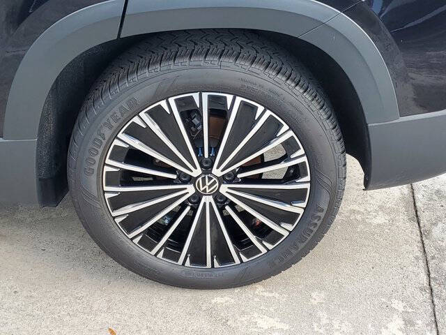 2025 Volkswagen Taos SE