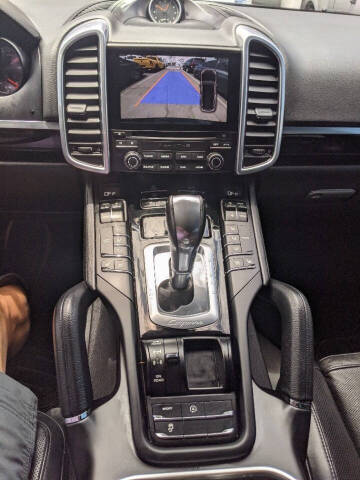 2017 Porsche Cayenne Platinum Edition