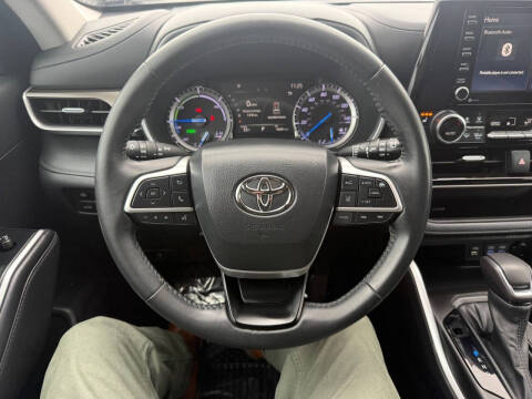 2022 Toyota Highlander Hybrid XLE
