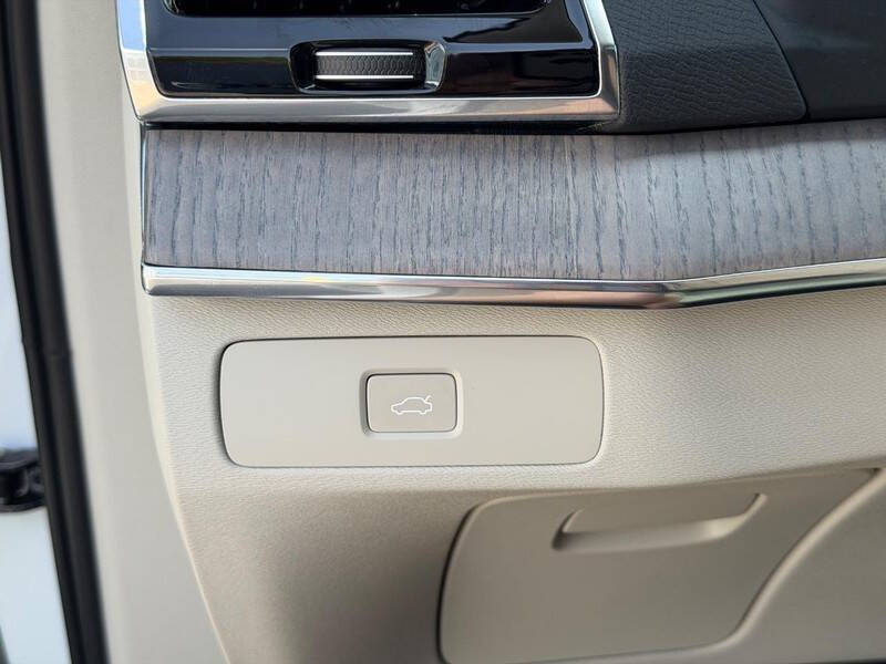2023 Volvo XC90 B5 Plus Bright Theme