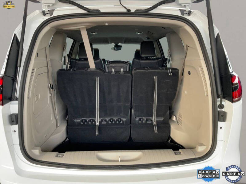 2024 Chrysler Pacifica Plug-In Hybrid Select