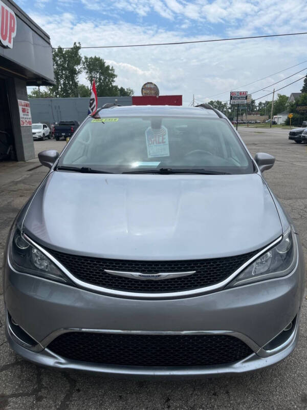 2017 Chrysler Pacifica Touring-L