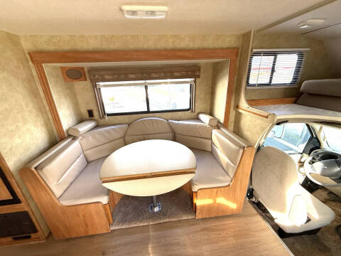 2008 Winnebago Access 26’ With Slide Low Mile