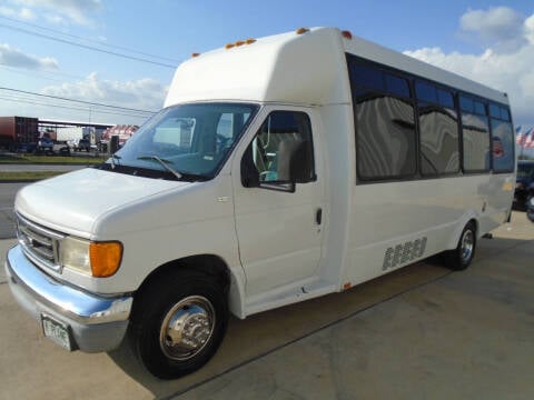 2006 Ford E-450 Motorcoach  for sale at TEXAS HOBBY AUTO SALES in Houston TX