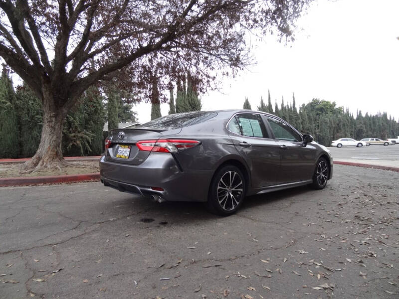 2018 Toyota Camry SE