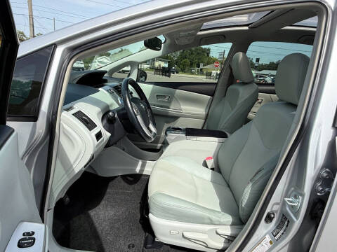 2013 Toyota Prius v Five