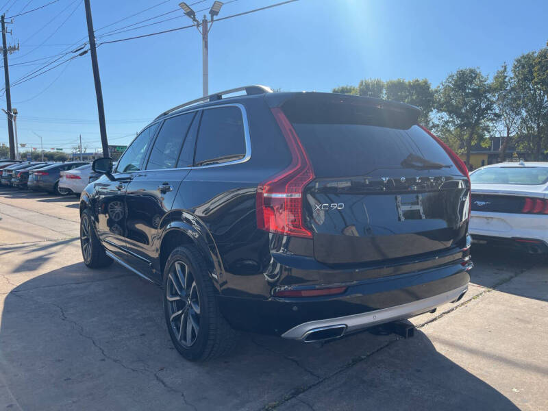 2016 Volvo XC90 T6 Momentum