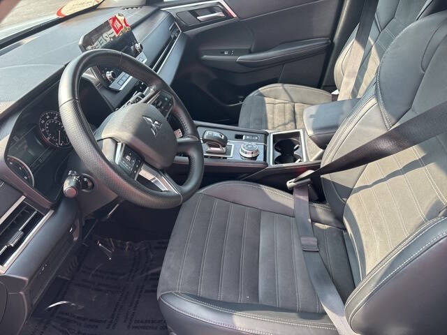 2024 Mitsubishi Outlander SE