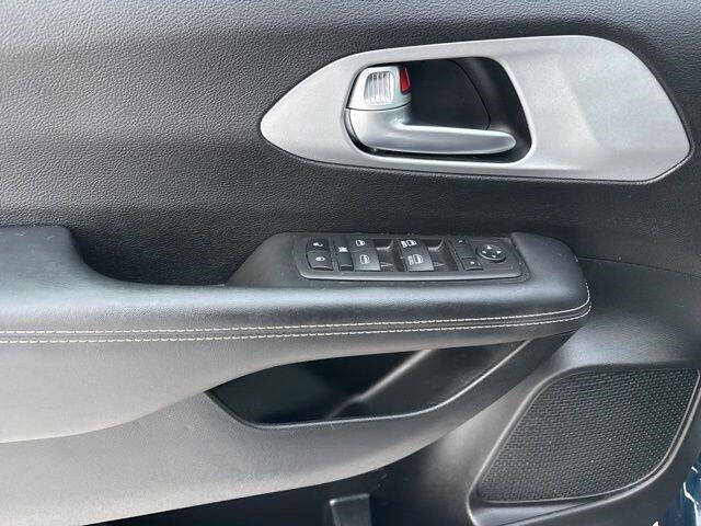 2024 Chrysler Pacifica Touring