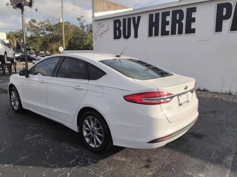 2017 Ford Fusion SE