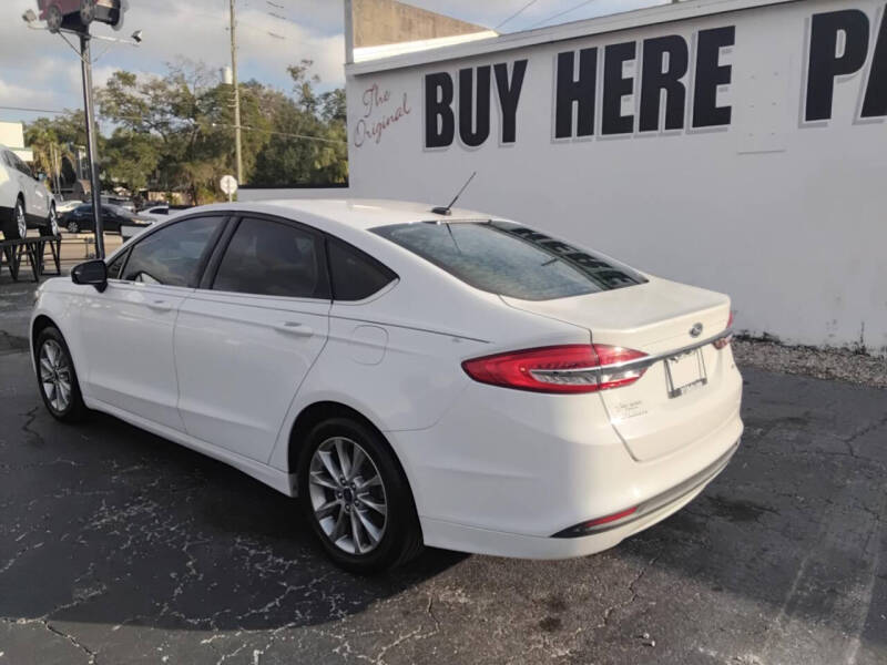 2017 Ford Fusion SE