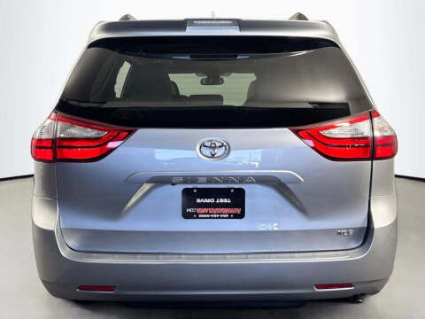2018 Toyota Sienna XLE 8-Passenger