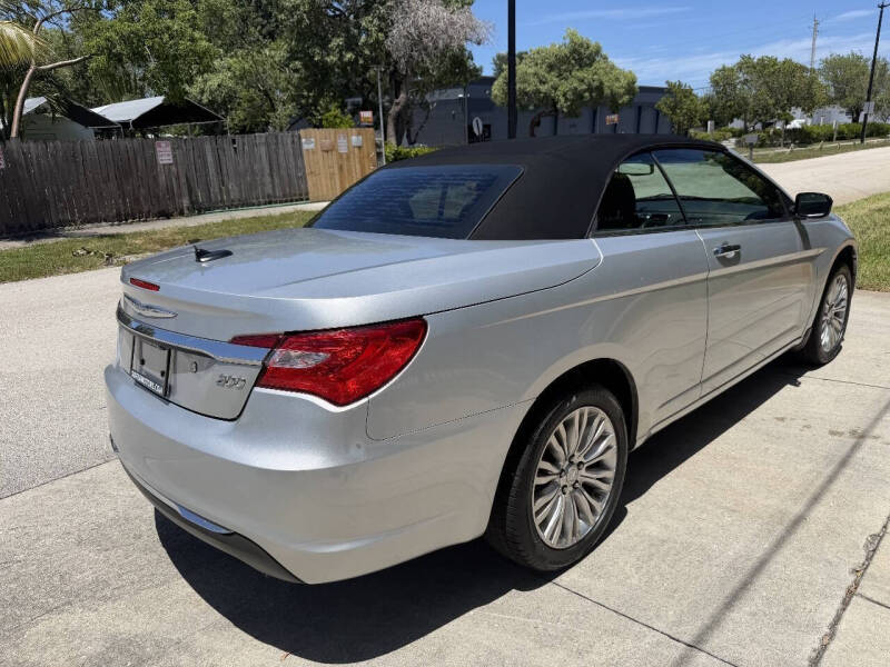 2011 Chrysler 200 Limited