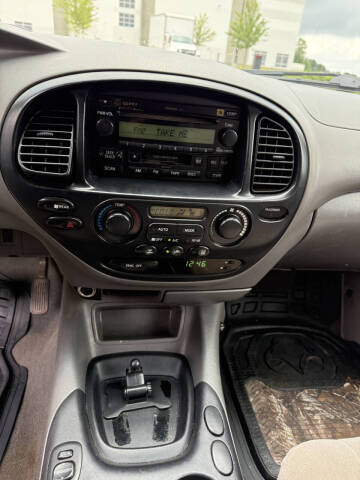 2004 Toyota Sequoia SR5