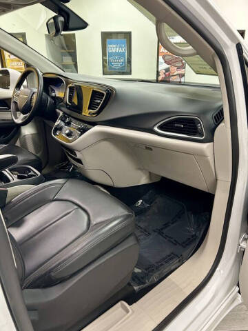 2017 Chrysler Pacifica Touring-L