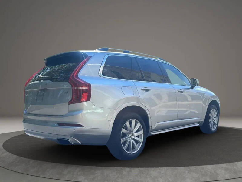 2017 Volvo XC90 T6 Momentum