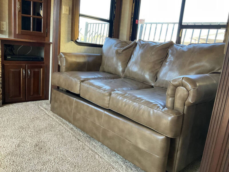 2013 Keystone RV Alpine Fifth Wheel
