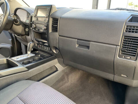 2015 Nissan Titan SV