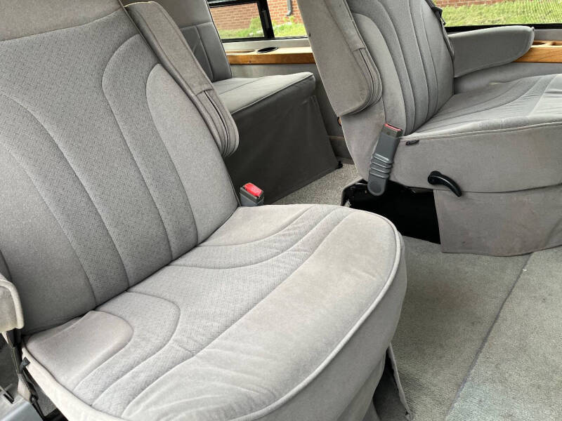 2001 Ford E-Series E-150