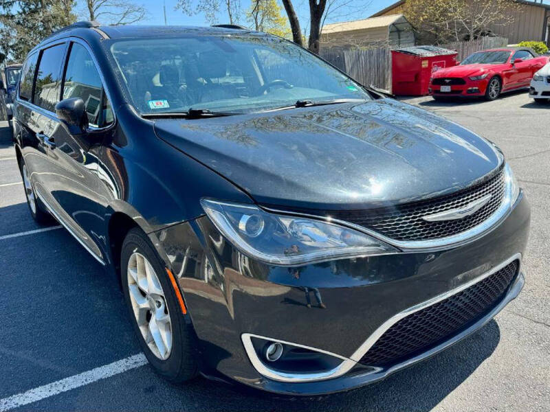 2017 Chrysler Pacifica Touring-L