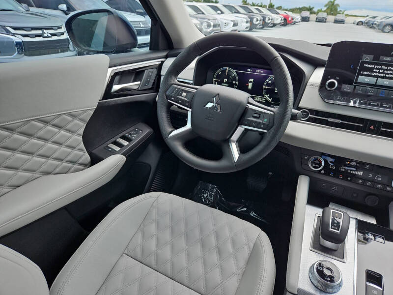 2025 Mitsubishi Outlander PHEV SEL