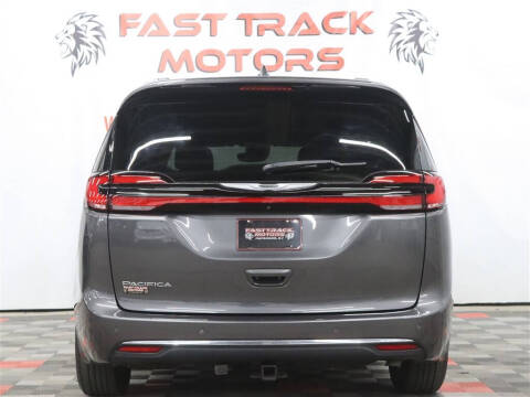 2022 Chrysler Pacifica Touring L