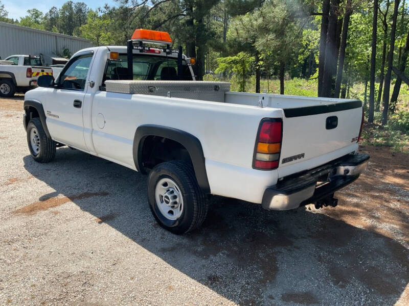 2006 GMC Sierra 2500HD Work Truck photo 10