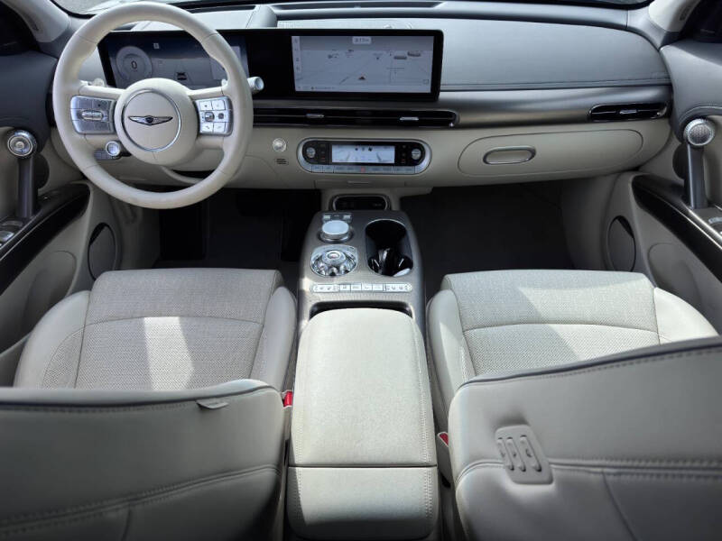 2024 Genesis GV60 Advanced