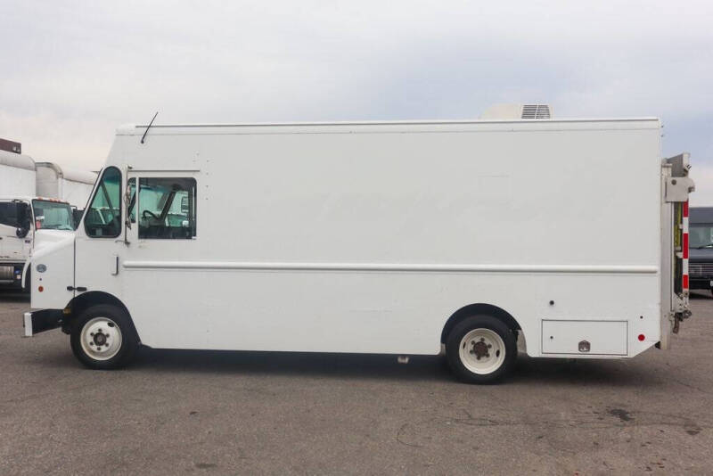 2015 Freightliner MT45 Chassis