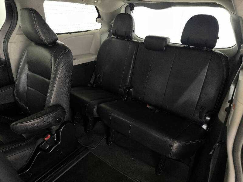 2018 Toyota Sienna SE Premium 8-Passenger