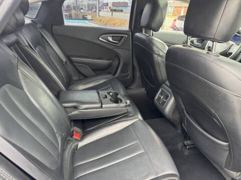 2017 Chrysler 200 Limited