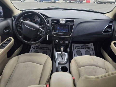 2014 Chrysler 200 LX