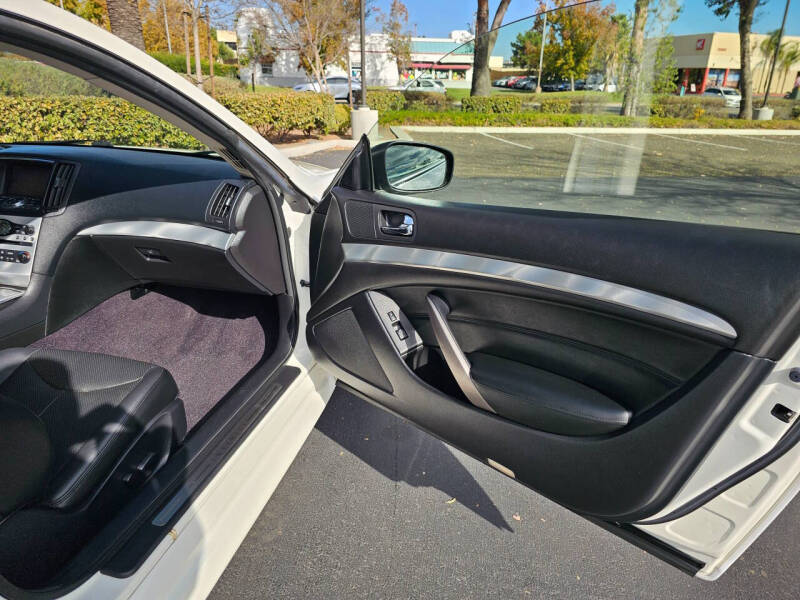 2015 Infiniti Q60 Coupe Journey