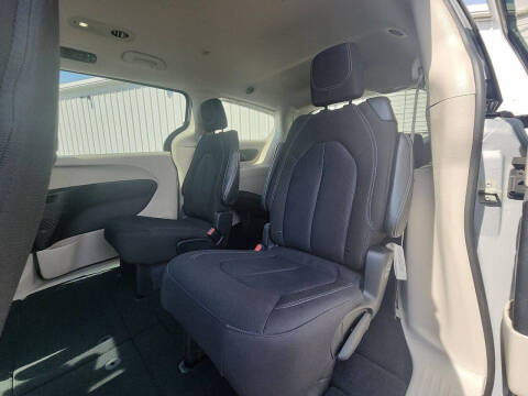 2023 Chrysler Voyager LX