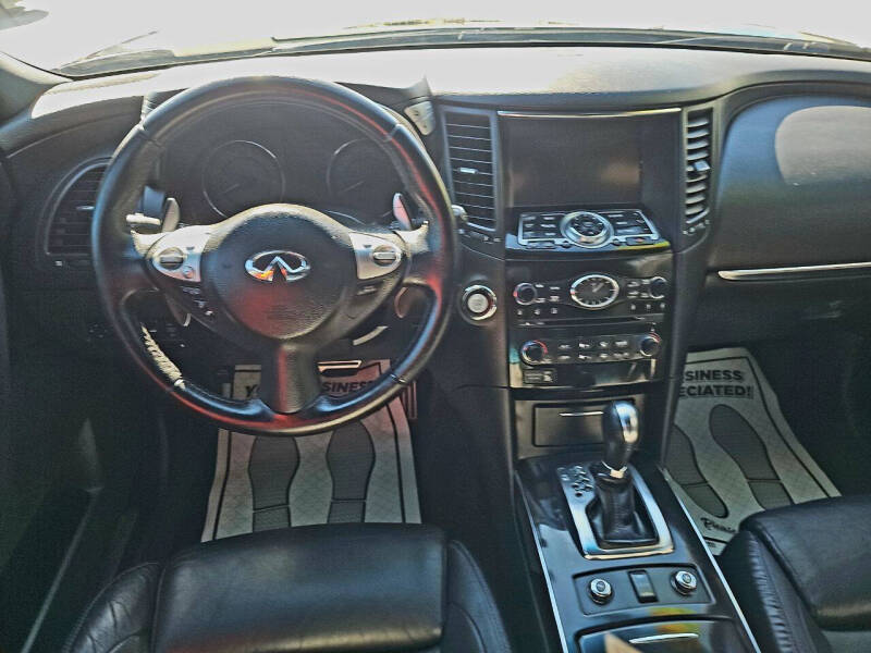 2016 INFINITI QX70 Base photo 7