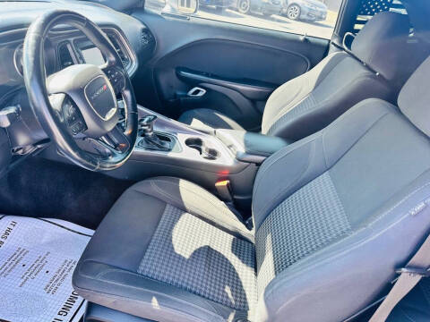 2015 Dodge Challenger SXT