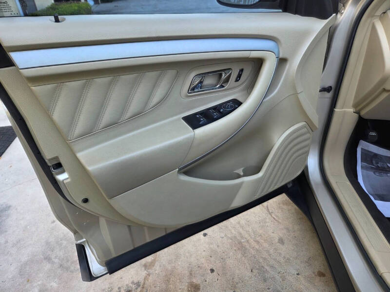 2018 Ford Taurus SE