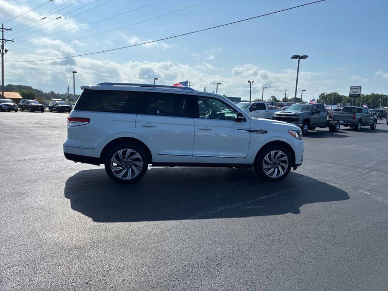 2023 Lincoln Navigator Standard