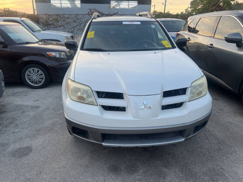 2006 Mitsubishi Outlander for sale at Dulux Auto Sales Inc & Car Rental in Hollywood FL