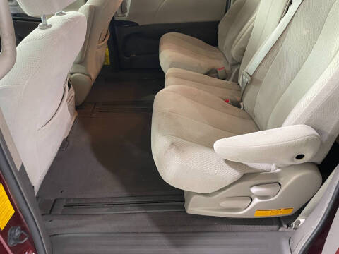 2012 Toyota Sienna LE 8-Passenger