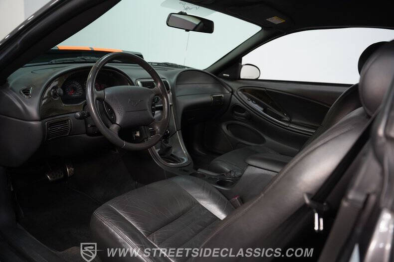 2004 Ford Mustang GT Deluxe