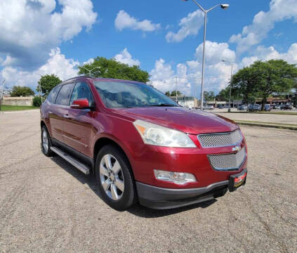 2009 Chevrolet Traverse for sale at Revolution Auto Inc in McHenry IL