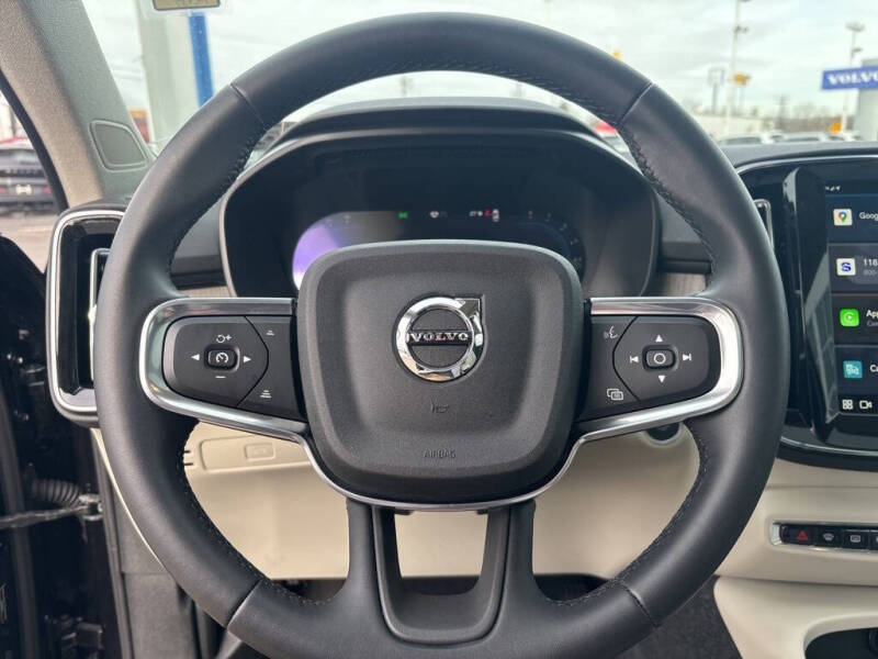 2025 Volvo XC40 B5 Plus Dark Theme