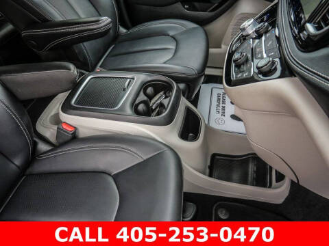 2024 Chrysler Pacifica Plug-In Hybrid Select