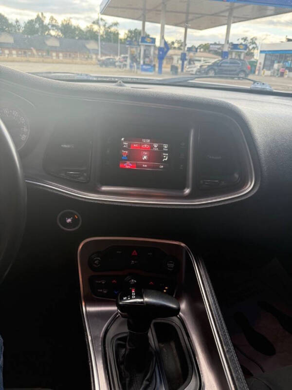 2016 Dodge Challenger SXT Plus