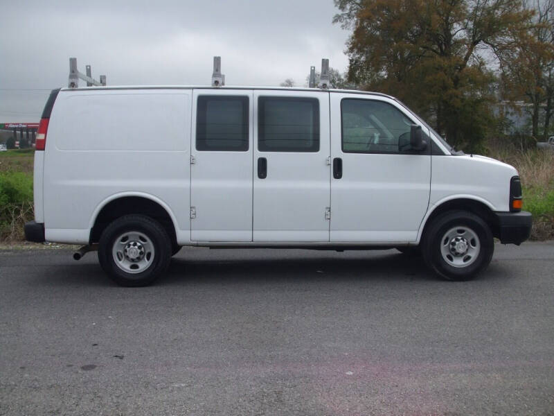 2017 Chevrolet Express Cargo Work Van's photo