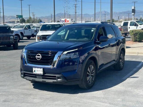 2022 Nissan Pathfinder SV